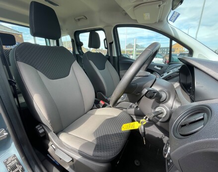 Ford Tourneo Courier ZETEC TDCI 43