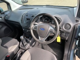 Ford Tourneo Courier ZETEC TDCI 17
