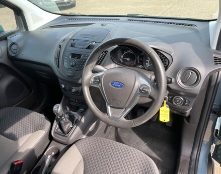 Ford Tourneo Courier ZETEC TDCI 17