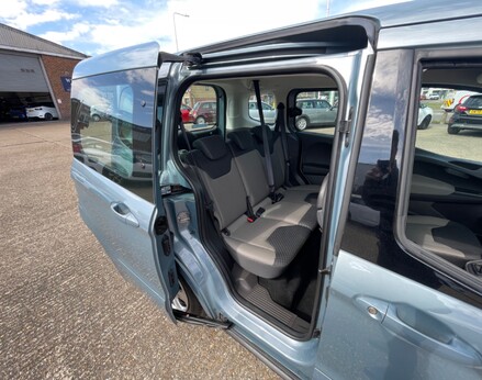 Ford Tourneo Courier ZETEC TDCI 45