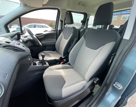 Ford Tourneo Courier ZETEC TDCI 44