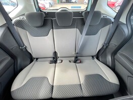Ford Tourneo Courier ZETEC TDCI 46