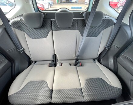 Ford Tourneo Courier ZETEC TDCI 46
