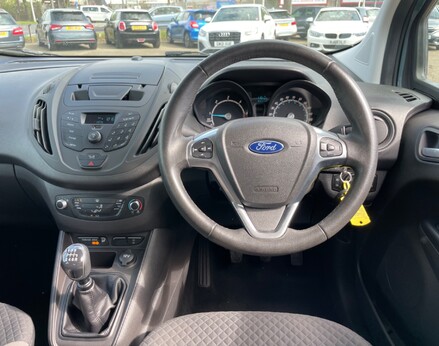 Ford Tourneo Courier ZETEC TDCI 18