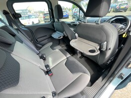 Ford Tourneo Courier ZETEC TDCI 47