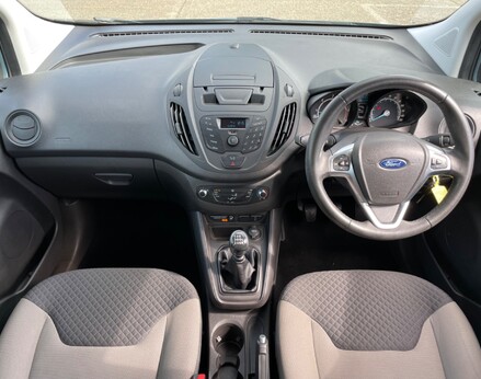 Ford Tourneo Courier ZETEC TDCI 2