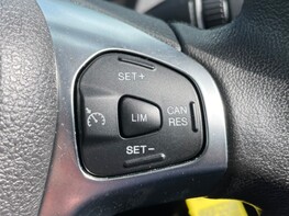 Ford Tourneo Courier ZETEC TDCI 37