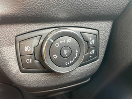 Ford Tourneo Courier ZETEC TDCI 40