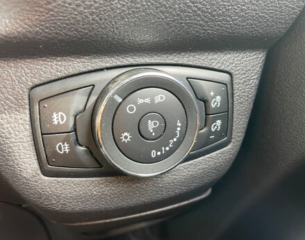 Ford Tourneo Courier ZETEC TDCI 40