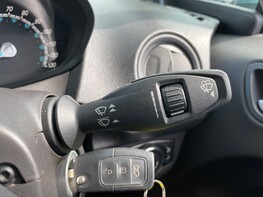Ford Tourneo Courier ZETEC TDCI 39