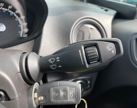 Ford Tourneo Courier ZETEC TDCI 39