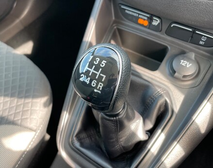 Ford Tourneo Courier ZETEC TDCI 34