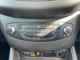 Ford Tourneo Courier ZETEC TDCI 32