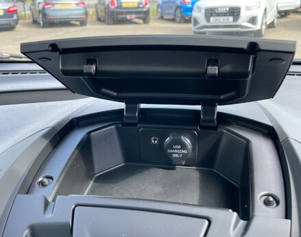 Ford Tourneo Courier ZETEC TDCI 25
