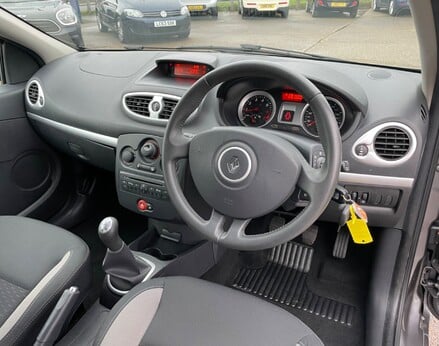 Renault Clio I-MUSIC 16V 17