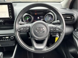 Toyota Yaris DESIGN FHEV 20