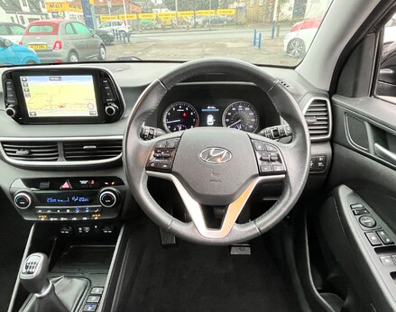 Hyundai TUCSON T-GDI PREMIUM 19