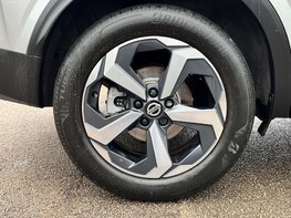 Nissan Qashqai DIG-T N-CONNECTA MHEV 14