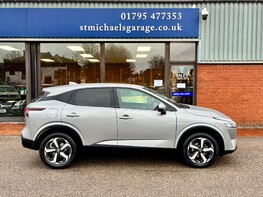 Nissan Qashqai DIG-T N-CONNECTA MHEV 10