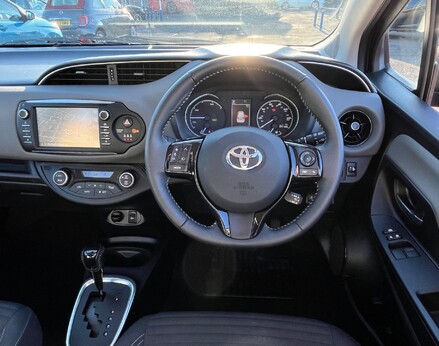 Toyota Yaris VVT-I ICON TECH 18