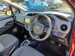 Toyota Yaris VVT-I ICON TECH 17