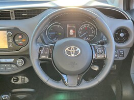 Toyota Yaris VVT-I ICON TECH 19