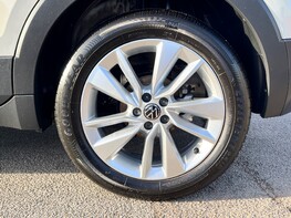 Volkswagen T-Cross SE TSI DSG 13