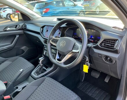 Volkswagen T-Cross SE TSI DSG 18