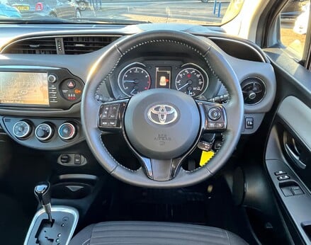 Toyota Yaris VVT-I ICON TECH 19