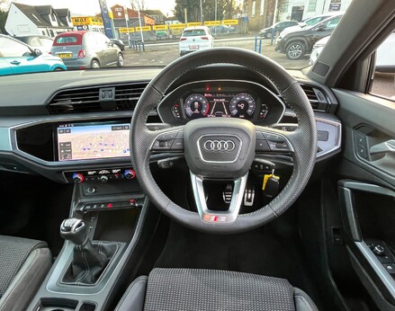 Audi Q3 TFSI S LINE 19