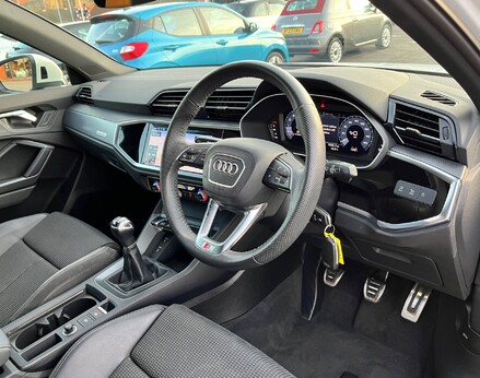 Audi Q3 TFSI S LINE 18