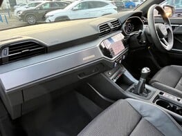 Audi Q3 TFSI S LINE 17