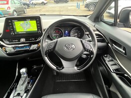 Toyota C-HR EXCEL 19