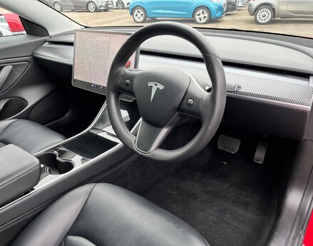 Tesla Model 3 LONG RANGE AWD 17