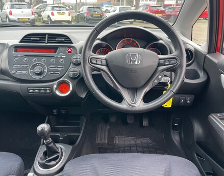 Honda Jazz I-VTEC ES PLUS 18