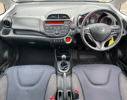 Honda Jazz I-VTEC ES PLUS 2