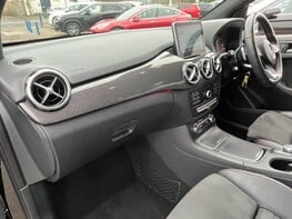 Mercedes-Benz B Class B 200 AMG LINE PREMIUM 17