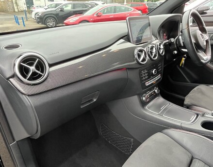 Mercedes-Benz B Class B 200 AMG LINE PREMIUM 17