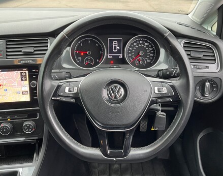 Volkswagen Golf SE NAVIGATION TDI BLUEMOTION TECHNOLOGY 19