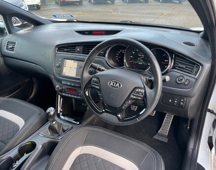 Kia Ceed CRDI GT-LINE ISG 17