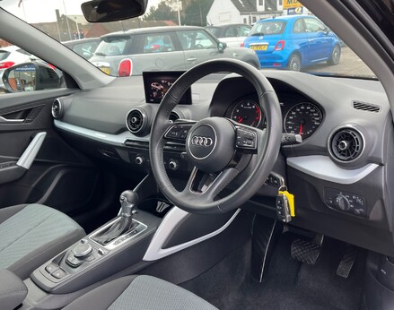 Audi Q2 TFSI TECHNIK 18