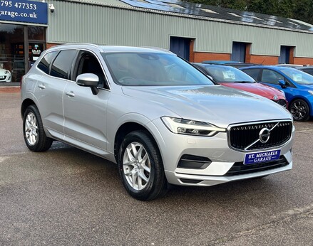 Volvo XC60 B4 MOMENTUM AWD 4