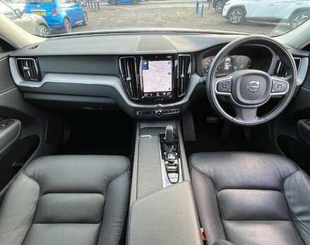 Volvo XC60 B4 MOMENTUM AWD 2