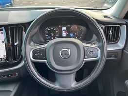 Volvo XC60 B4 MOMENTUM AWD 20