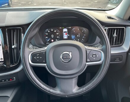 Volvo XC60 B4 MOMENTUM AWD 20