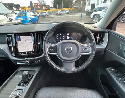 Volvo XC60 B4 MOMENTUM AWD 19