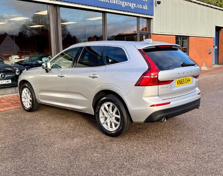 Volvo XC60 B4 MOMENTUM AWD 9