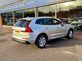 Volvo XC60 B4 MOMENTUM AWD 8