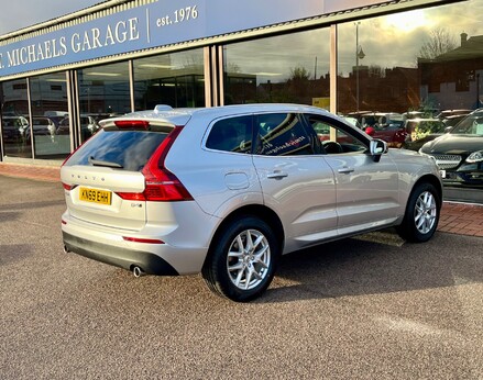 Volvo XC60 B4 MOMENTUM AWD 8