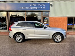 Volvo XC60 B4 MOMENTUM AWD 10